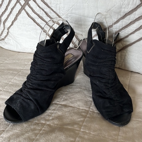 Simply Vera by Vera Wang Ruched Heeled Suede Like Sandal Size 9 - Picture 2 of 10